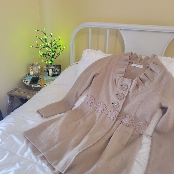 Anthropologie Tan Trench Coat with Ruffle Collar - Picture 5 of 10